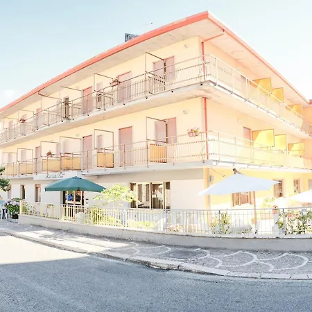 Hotel Lina 3*